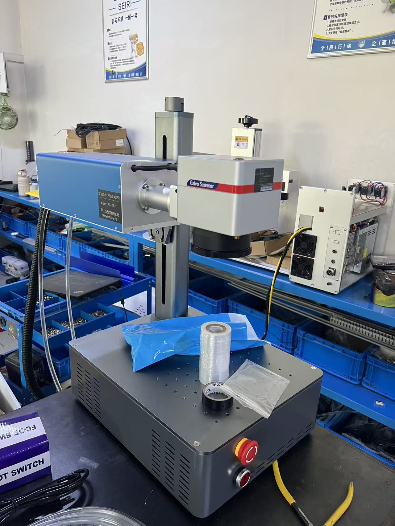 Assembly of vibrating mirror components